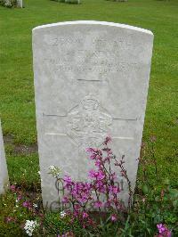 Etaples Military Cemetery - Burdon, A