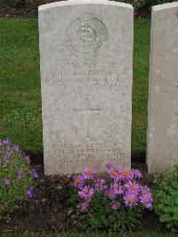 Etaples Military Cemetery - Burgess, William