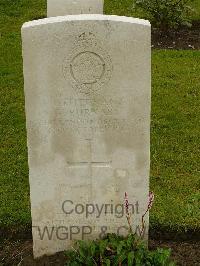 Etaples Military Cemetery - Burnaby, Geoffrey