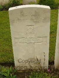 Etaples Military Cemetery - Burns, John William