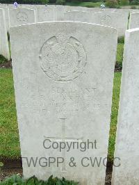 Etaples Military Cemetery - Burrowes, G R