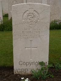 Etaples Military Cemetery - Burrows, F