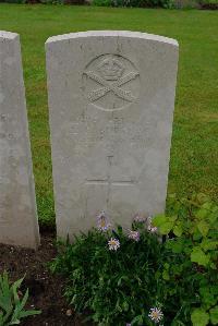 Etaples Military Cemetery - Burrows, L C