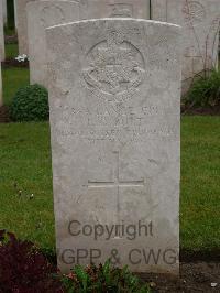 Etaples Military Cemetery - Burt, Frederick George