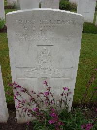 Etaples Military Cemetery - Burton, H E