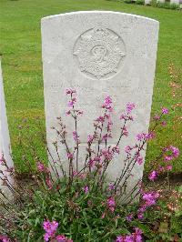 Etaples Military Cemetery - Busby, F T