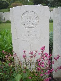 Etaples Military Cemetery - Bussell, Reginald Arthur