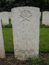 Etaples Military Cemetery - Butcher, Frederick James