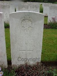 Etaples Military Cemetery - Butler, B J