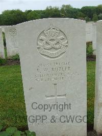 Etaples Military Cemetery - Butler, Bernard Walter