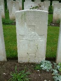 Etaples Military Cemetery - Butler, Ernest