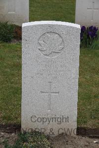 Etaples Military Cemetery - Butler, Leslie James