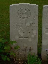 Etaples Military Cemetery - Cadmore, Andrew Cecil