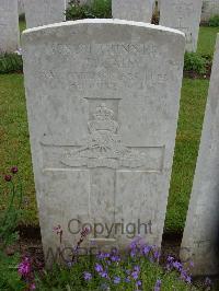 Etaples Military Cemetery - Cain, J T