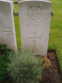 Etaples Military Cemetery - Cairns, J