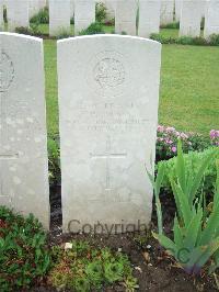 Etaples Military Cemetery - Cairns, Robert