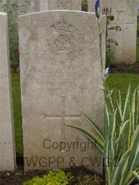 Etaples Military Cemetery - Calder, Frank Maltman