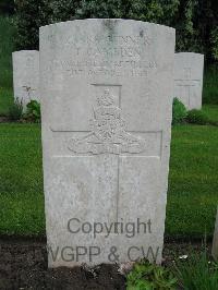 Etaples Military Cemetery - Cambden, T