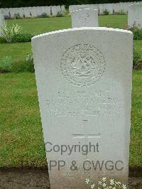 Etaples Military Cemetery - Cameron, Duncan