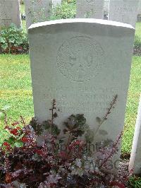 Etaples Military Cemetery - Cameron, Hugh