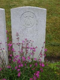 Etaples Military Cemetery - Cameron, J