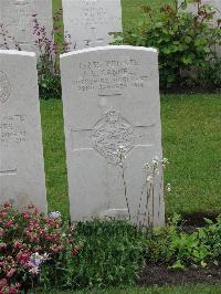 Etaples Military Cemetery - Cannell, James Edward