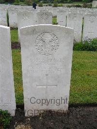 Etaples Military Cemetery - Cannon, R