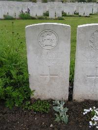 Etaples Military Cemetery - Cargill, F C