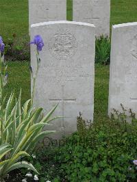 Etaples Military Cemetery - Carline, A