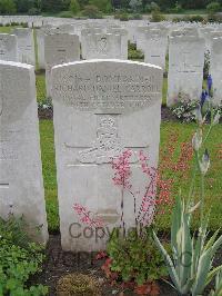 Etaples Military Cemetery - Carroll, R D