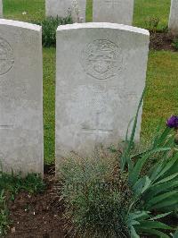 Etaples Military Cemetery - Carter, J H