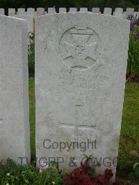 Etaples Military Cemetery - Carter, T