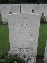 Etaples Military Cemetery - Carvell, E H