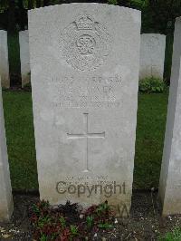 Etaples Military Cemetery - Carver, C E