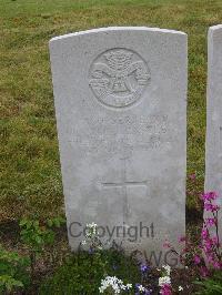 Etaples Military Cemetery - Castle, Leopold MacDonald