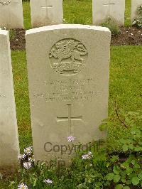 Etaples Military Cemetery - Castle, R