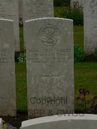 Etaples Military Cemetery - Caunter, R H