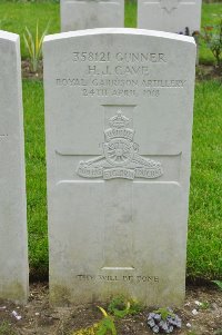 Etaples Military Cemetery - Cave, Harold James