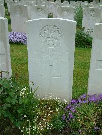 Etaples Military Cemetery - Chapman, W