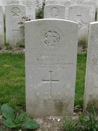 Etaples Military Cemetery - Charlton, Robert