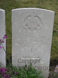 Etaples Military Cemetery - Chevis, George Edwin