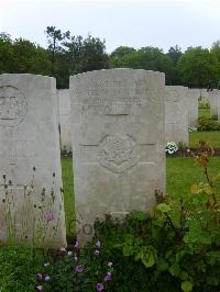 Etaples Military Cemetery - Chick, Walter Montague