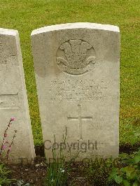 Etaples Military Cemetery - Childerstone, E