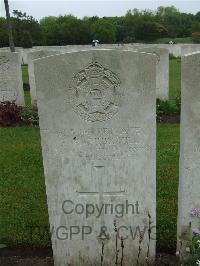 Etaples Military Cemetery - Churchill, J G