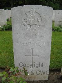 Etaples Military Cemetery - Clapshaw, Henry John