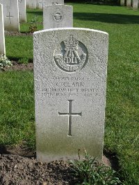 Etaples Military Cemetery - Clark, Clement