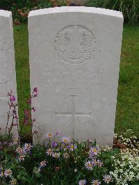 Etaples Military Cemetery - Clark, George