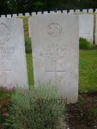 Etaples Military Cemetery - Clark, M B