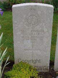 Etaples Military Cemetery - Clark, Stephen