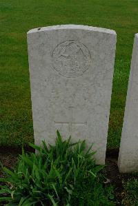 Etaples Military Cemetery - Clarke, E S